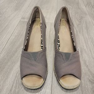 Tom's wedge heels gray size 7.5